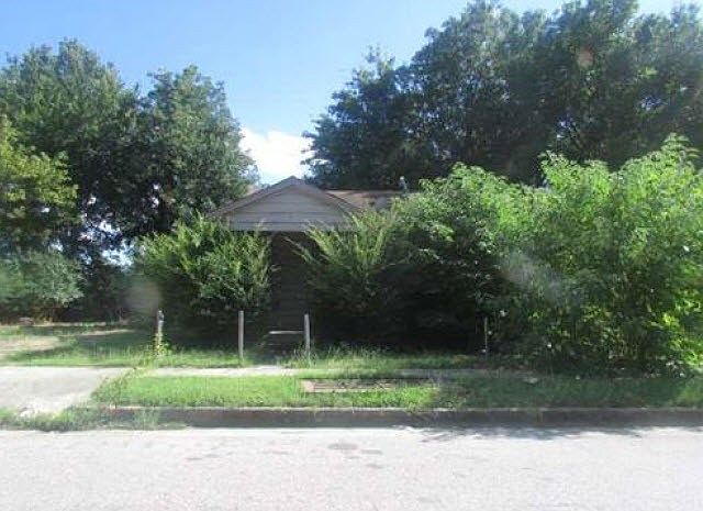 1st image of 2423 Golden Ave