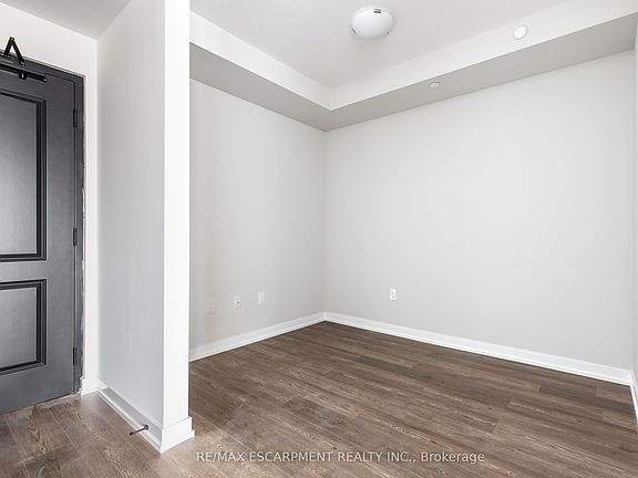 3rd image of 870 Queenston Rd #1211