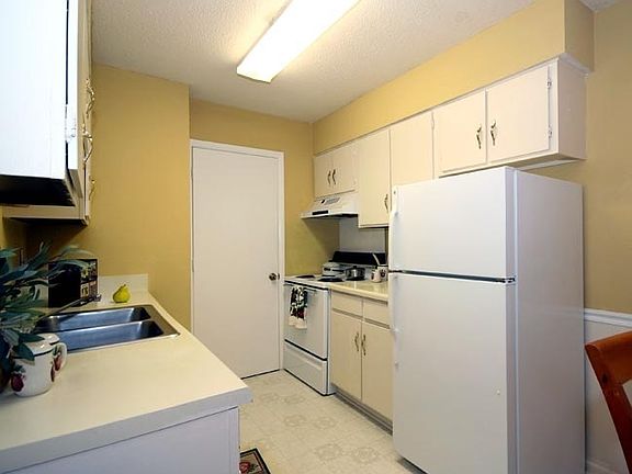 5th image of 333 N Edgemont Ave APT B