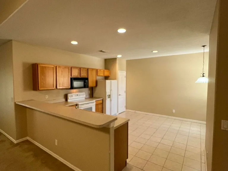 1040 Venetian Dr #203 — Photo 7