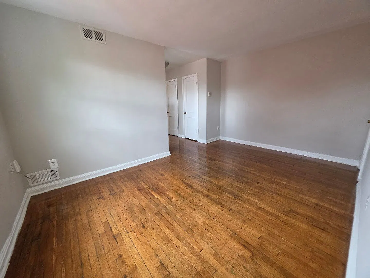 1020 45TH ST NE — Photo 2