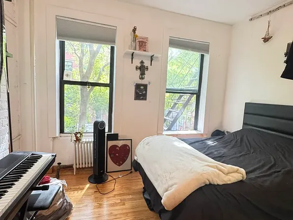263 E 10th St APT 10, New York, NY 10009