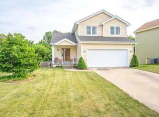 10100 Hickory Ln, Urbandale, IA 50322