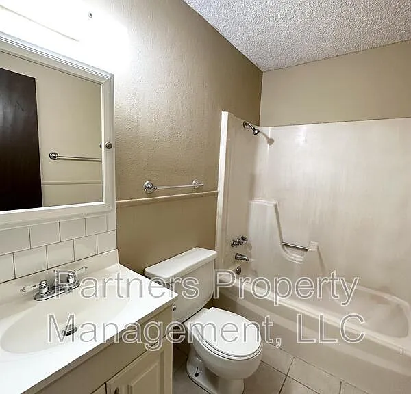 107 Pine Ave #8 — Photo 10