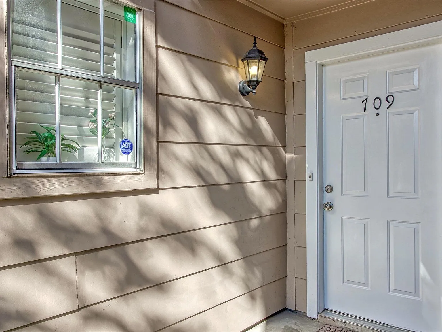 2 bed, 2.0 bath, 1043 sqft, $1,550 — Photo 2