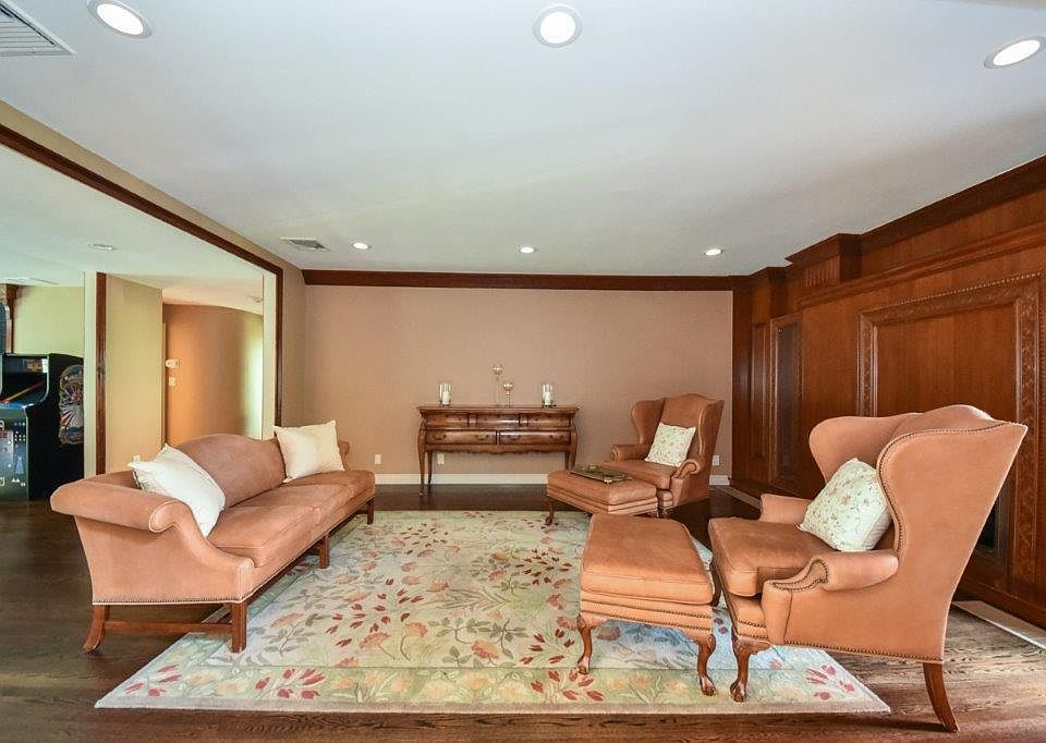 8 Sherwood Gate, Oyster Bay, NY 11771 Zillow