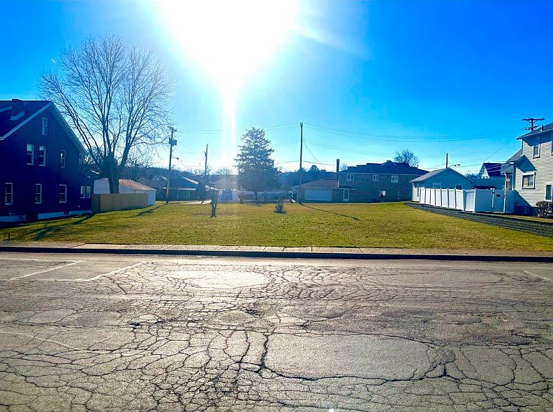 1st image of 211 Grand Ave