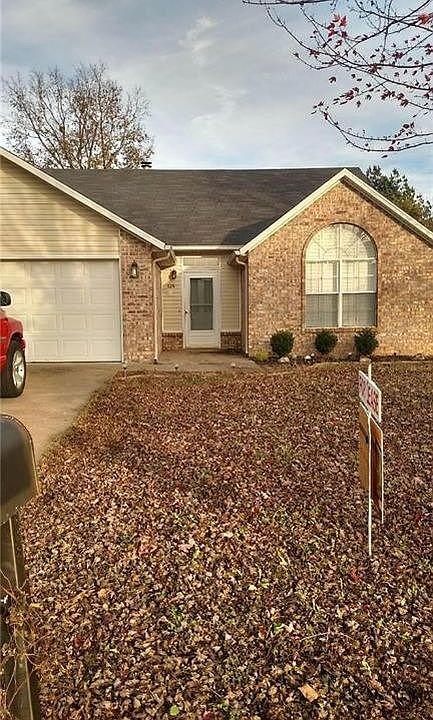 1st image of 828 S Liberty Dr