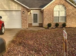 828 S Liberty Dr, Fayetteville, AR 72701