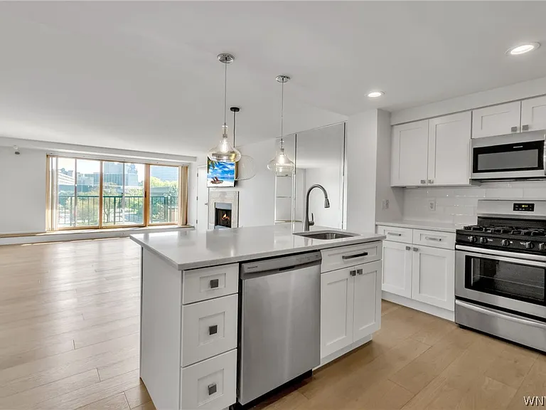 40 Waterfront Cir #306 — Photo 6