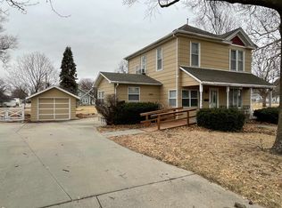 1003 E 14th St, Falls City, NE 68355