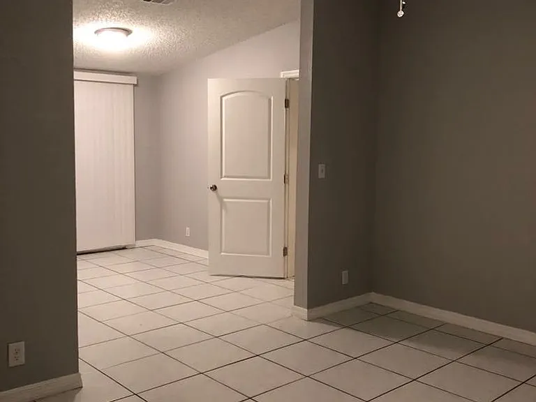 355 Weathersfield Ave — Photo 11