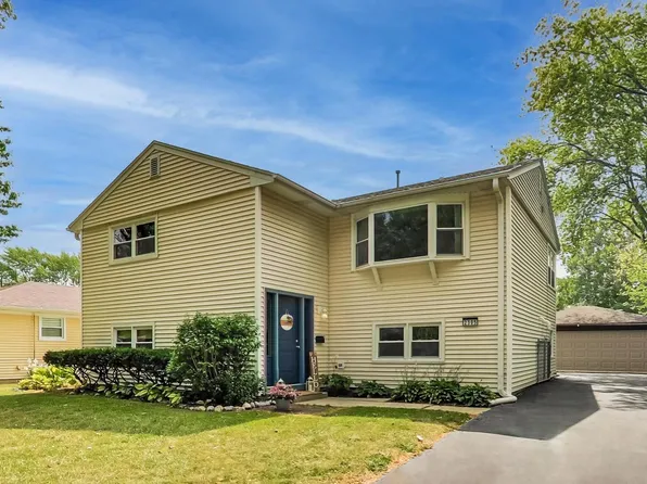 2305 Hawk Ln, Rolling Meadows, IL 60008