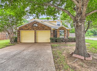 515 Bayberry Ln, Euless, TX 76039