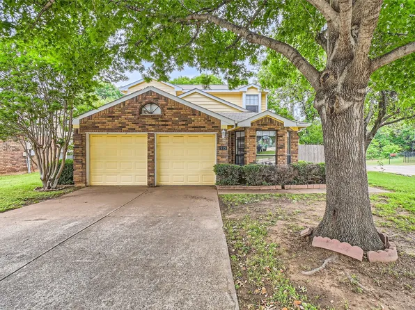 515 Bayberry Ln, Euless, TX 76039