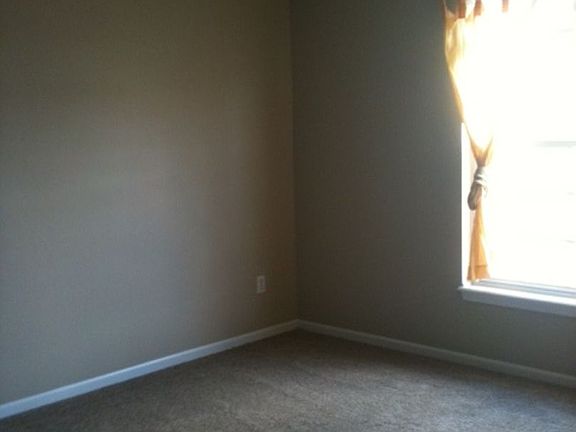 5th image of 1231 SE Rosehill Dr