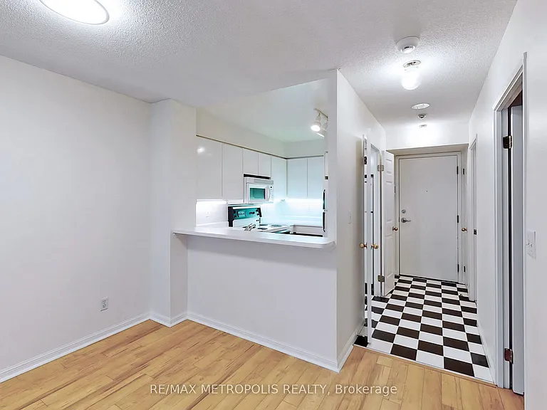 7 Carlton St #708 — Photo 10