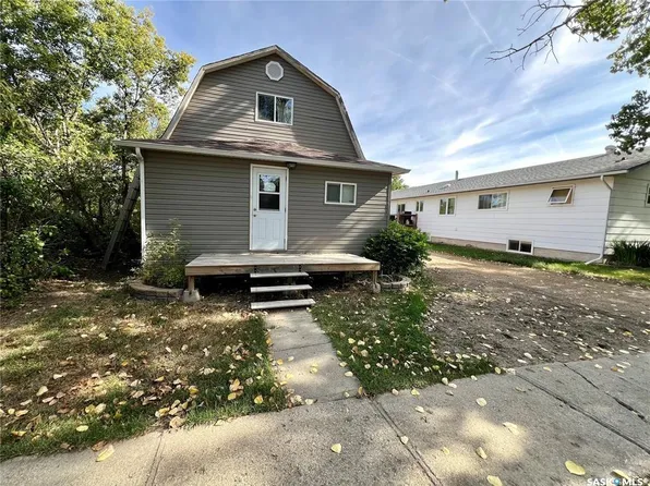 82 3rd AVENUE E, Central Butte, SK S0H 0T0