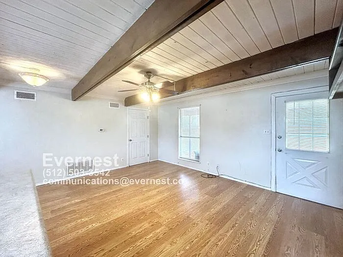 801 W Navarro St #A — Photo 3