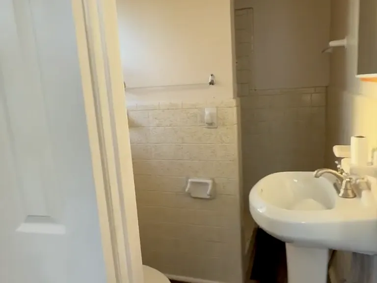 210 SW Elizabeth Ct — Photo 9
