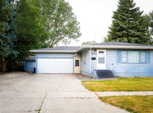 1824 9th St SW, Minot, ND 58701