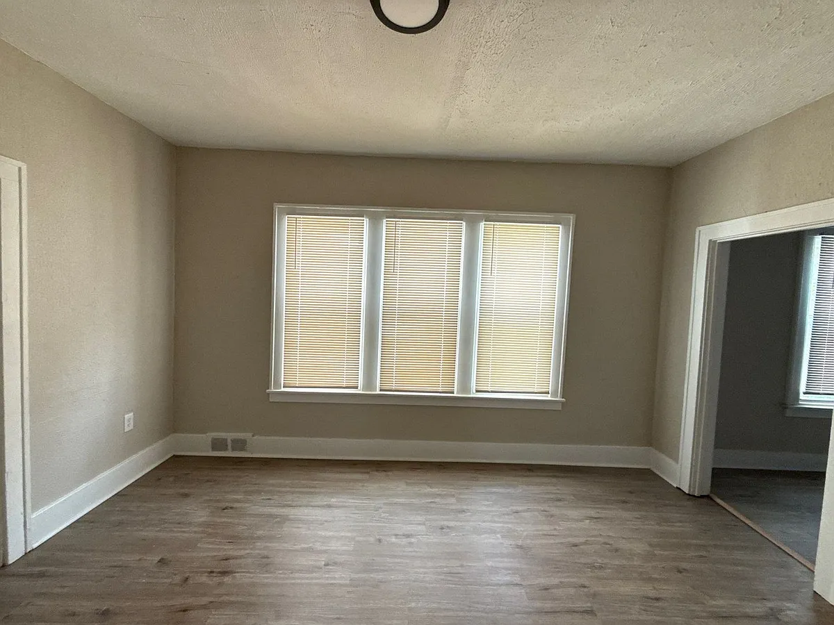 Building Photo - 9142 Isham