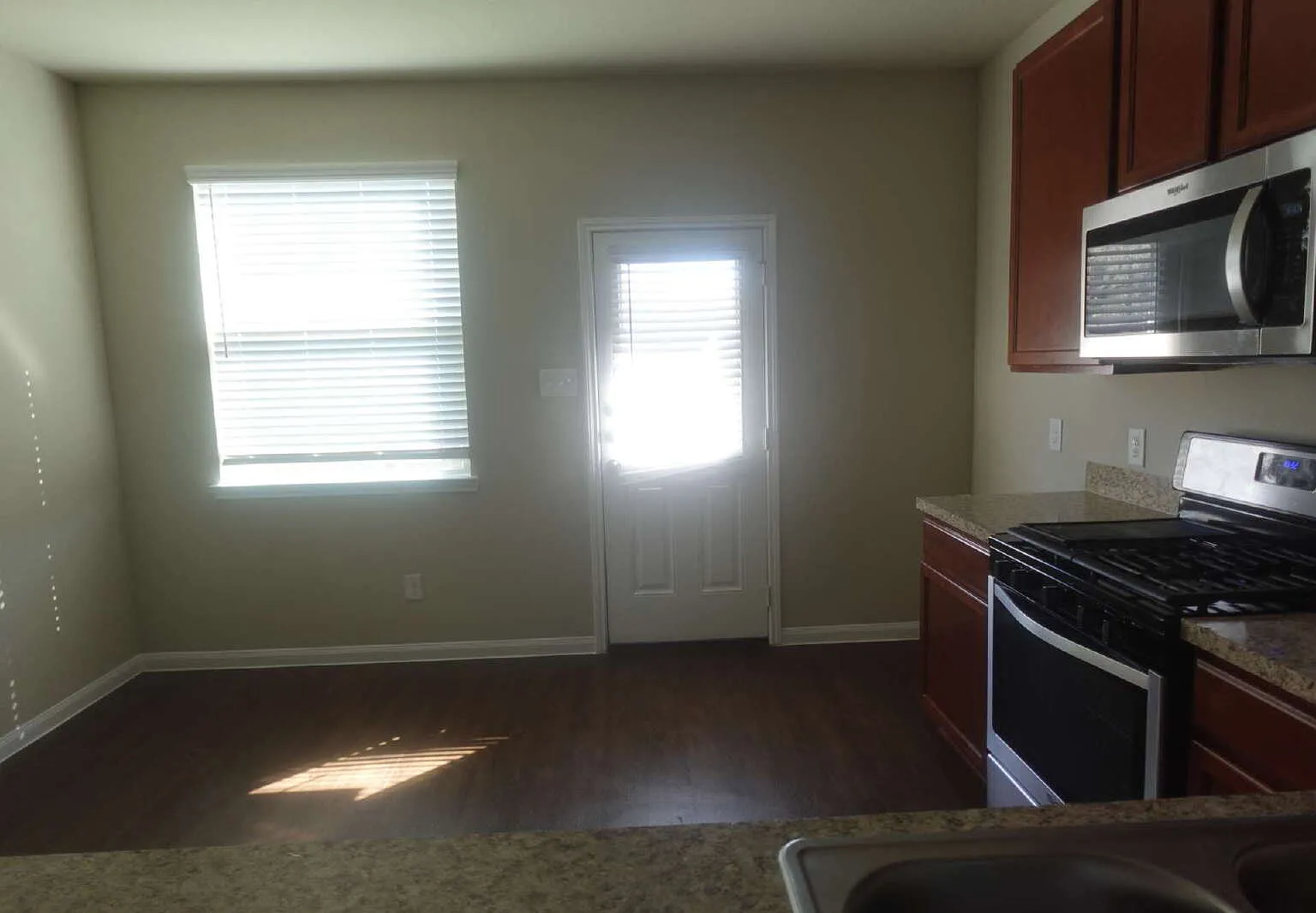 4 bed, 2.5 bath, 1707 sqft, $1,950 — Photo 1