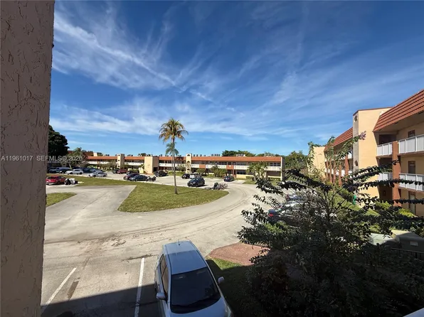 9001 Sunrise Lakes Blvd APT 208, Sunrise, FL 33322