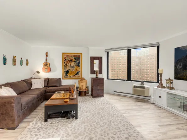 1641 Third Avenue 8K image 2 of 11