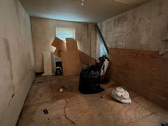 5th image of 2928 Fenton Avenue