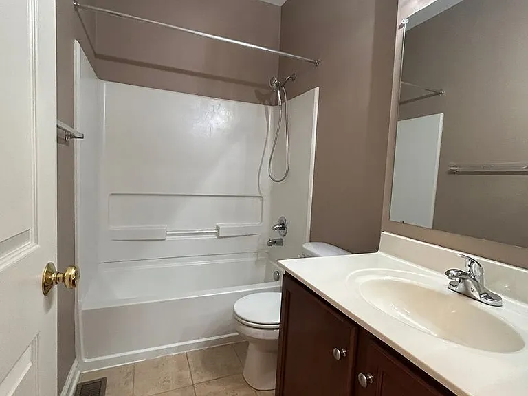 1379 Parish Ave — Photo 24