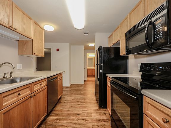 5th image of 18 Crestview Circle #207