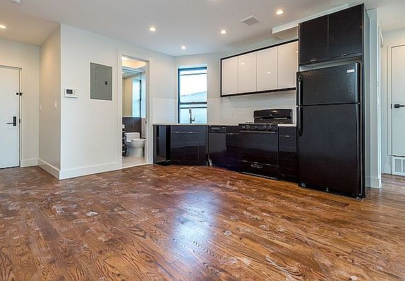 2nd image of 663 Hancock St #13
