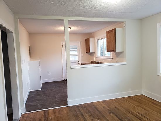 3rd image of 3517 Westmont Dr