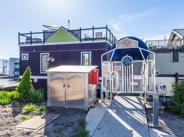 3473 River Rd W #1, Delta, BC V4K 5E9