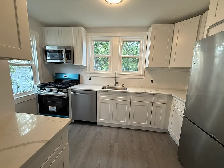 173 Kings Hwy — Photo 4
