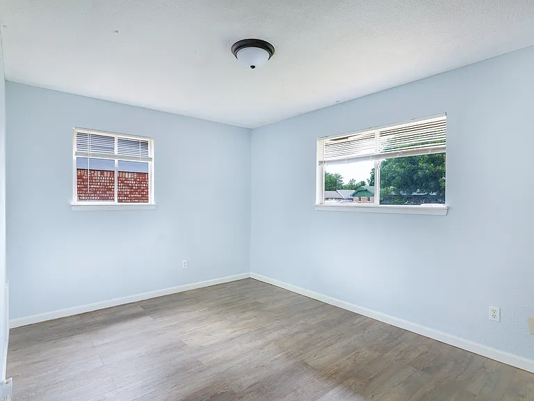 236 S Norman Ave — Photo 10
