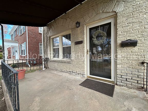 3rd image of 1565 S Gillette Ave
