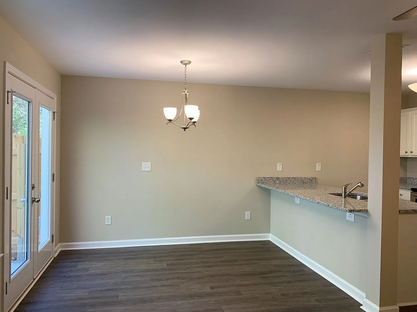 Very Nice Townhome in Great Location — Photo 3