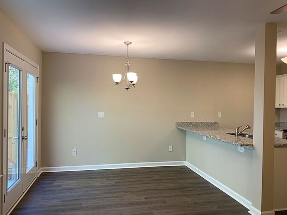 3rd image of 305 Pondview Rd