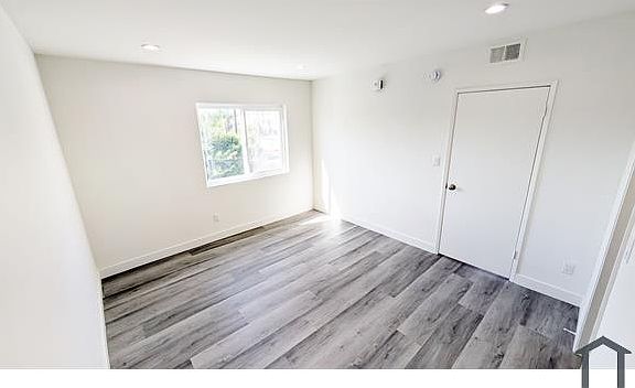5th image of 13160 Victory Blvd