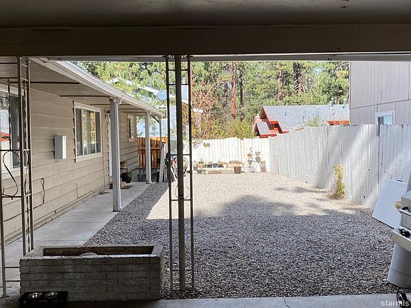 3rd image of 3787 Larch Ave