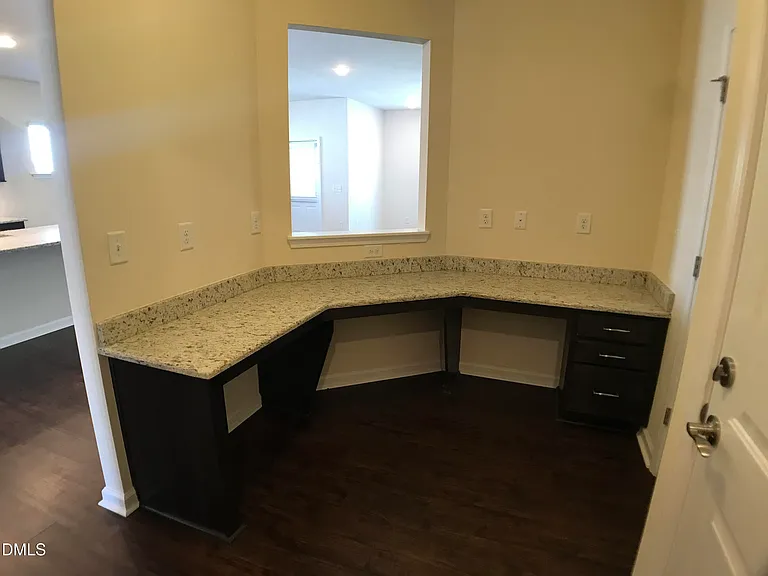 517 Hillman Bnd — Photo 11