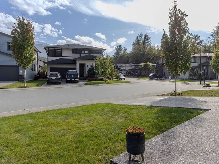 39331 Falcon Cres — Photo 28