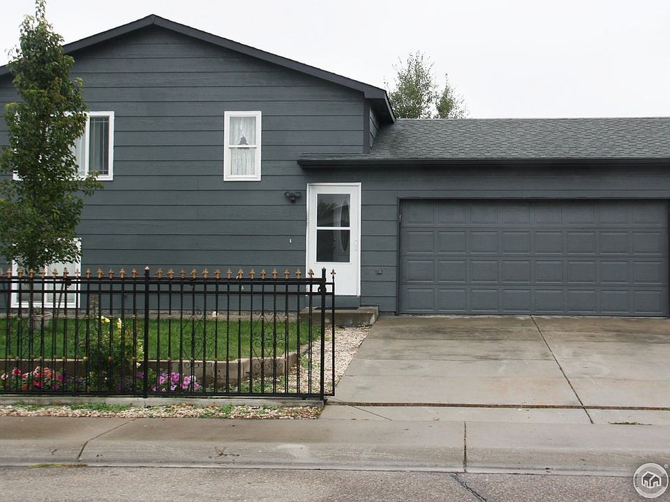 1st image of 2418 Apple Ave