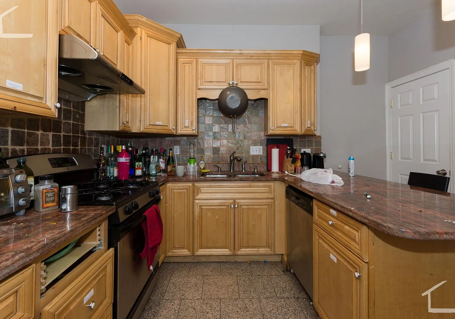 9/1 Oversized, renovated 4BR/2BA in Allston, w/d in unit! — Photo 2