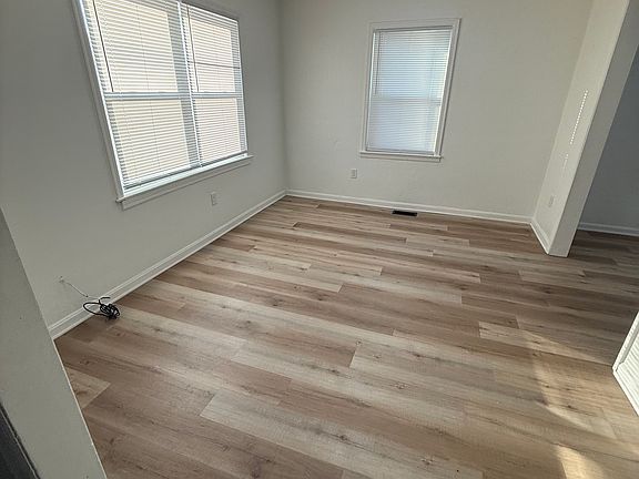 5th image of 617 E 5th St #1