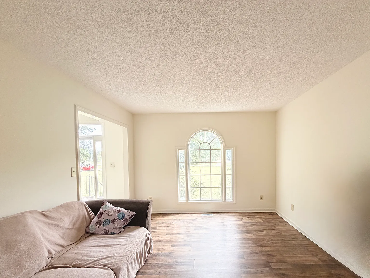 4 bed, 3116 sqft, $3,695 — Photo 4