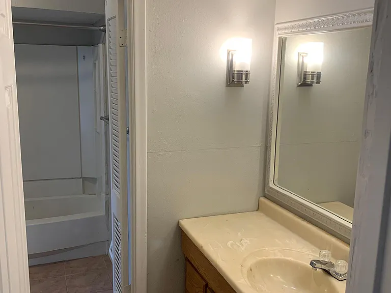 621 Tarryall Dr — Photo 2