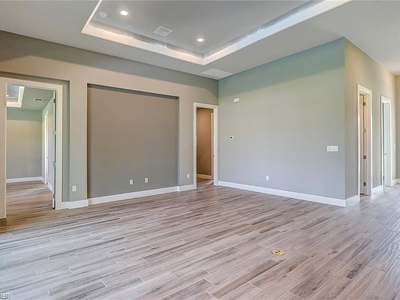 2nd image of 922 SW 34th St